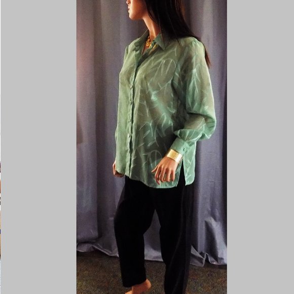 BonWorth Beautiful Sheer Green Top. - Picture 5 of 8